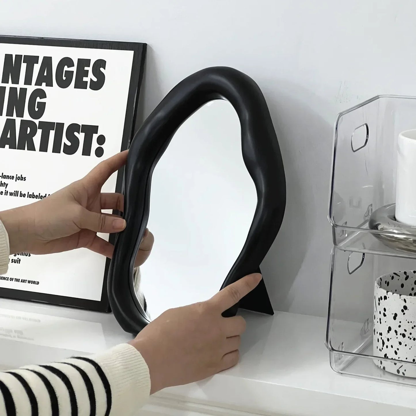 Espejo de maquillaje curvado europeo, espejo Irregular creativo, adornos de dormitorio, decoración del hogar, tocador decorativo