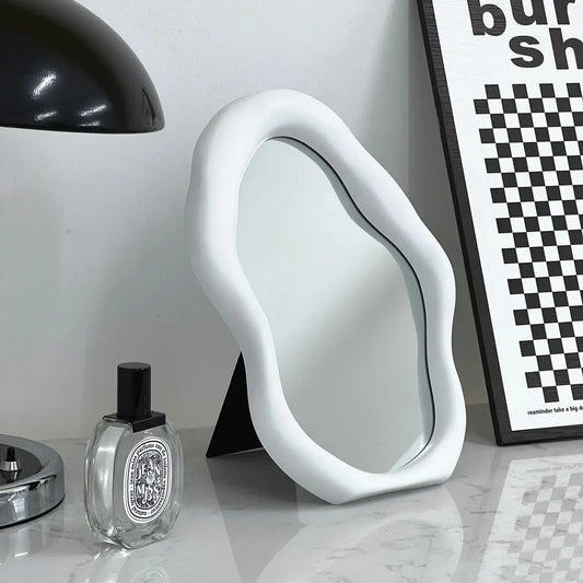 Espejo de maquillaje curvado europeo, espejo Irregular creativo, adornos de dormitorio, decoración del hogar, tocador decorativo